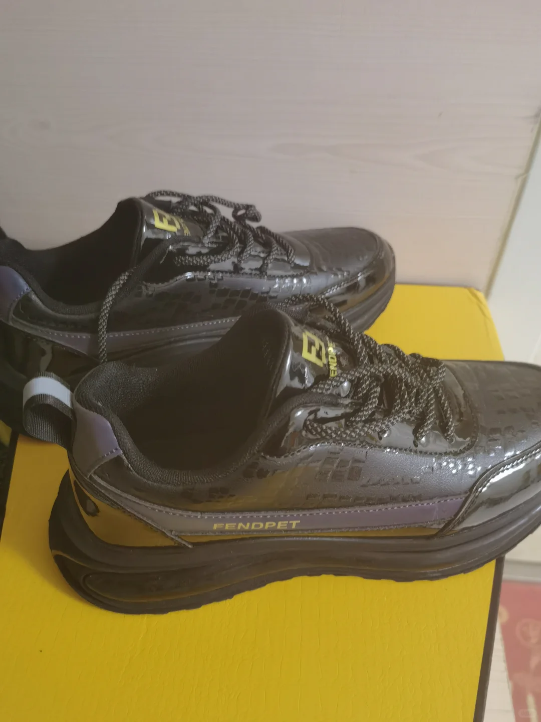 今年卖鞋的疯了？