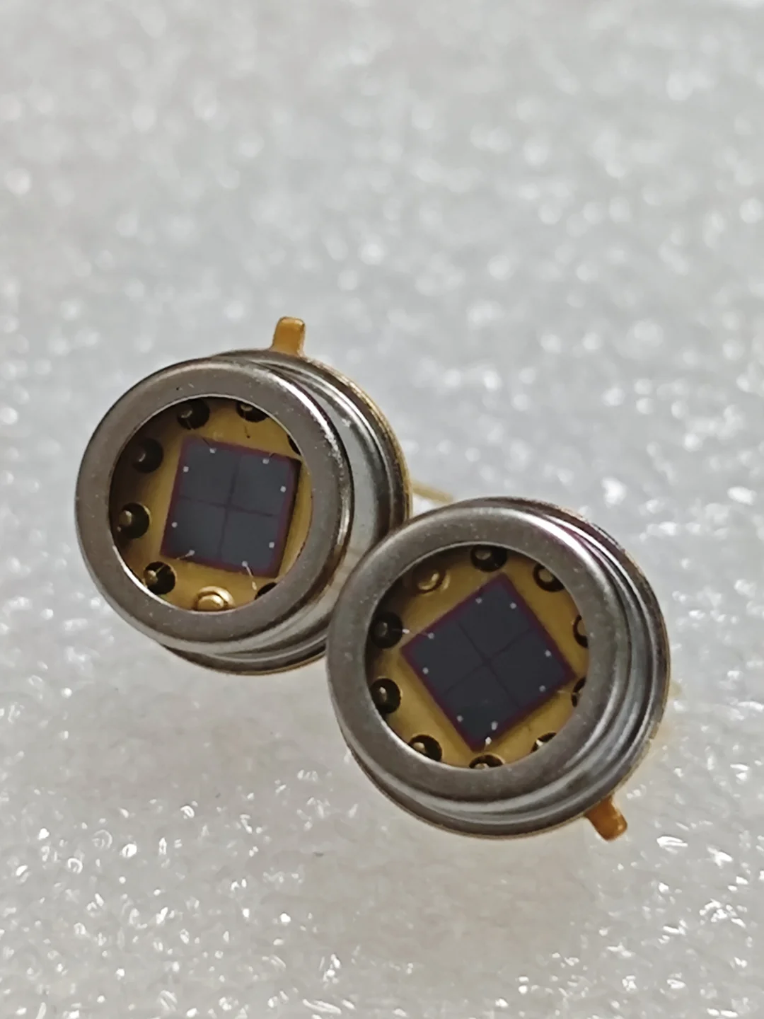 UV增强型硅四象限探测器-方形光敏面