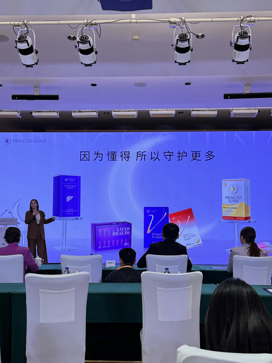 进博会神仙活动！月神发布会现场体验太顶了