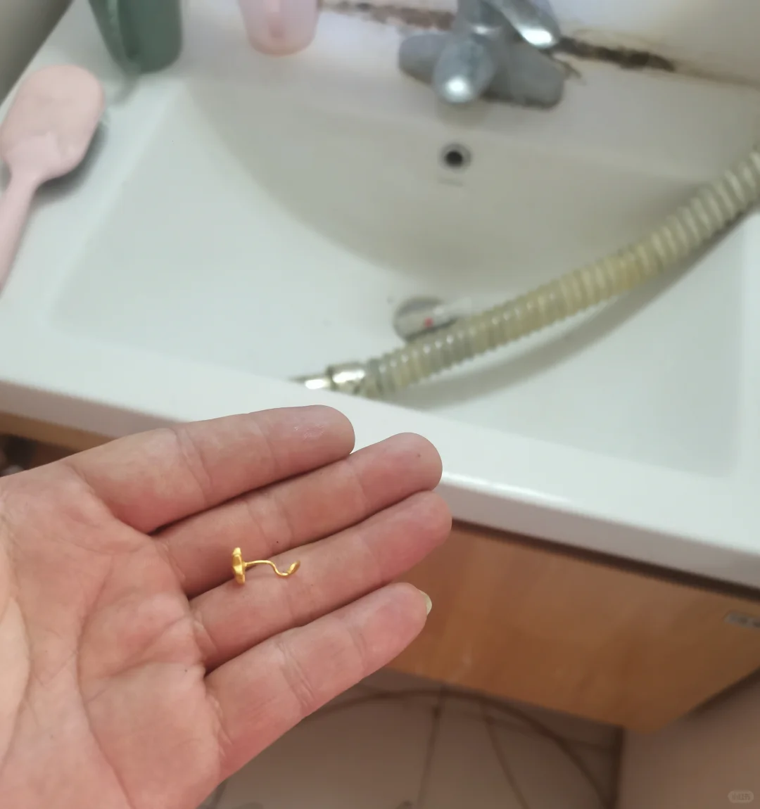 莒南县成功打捞耳钉