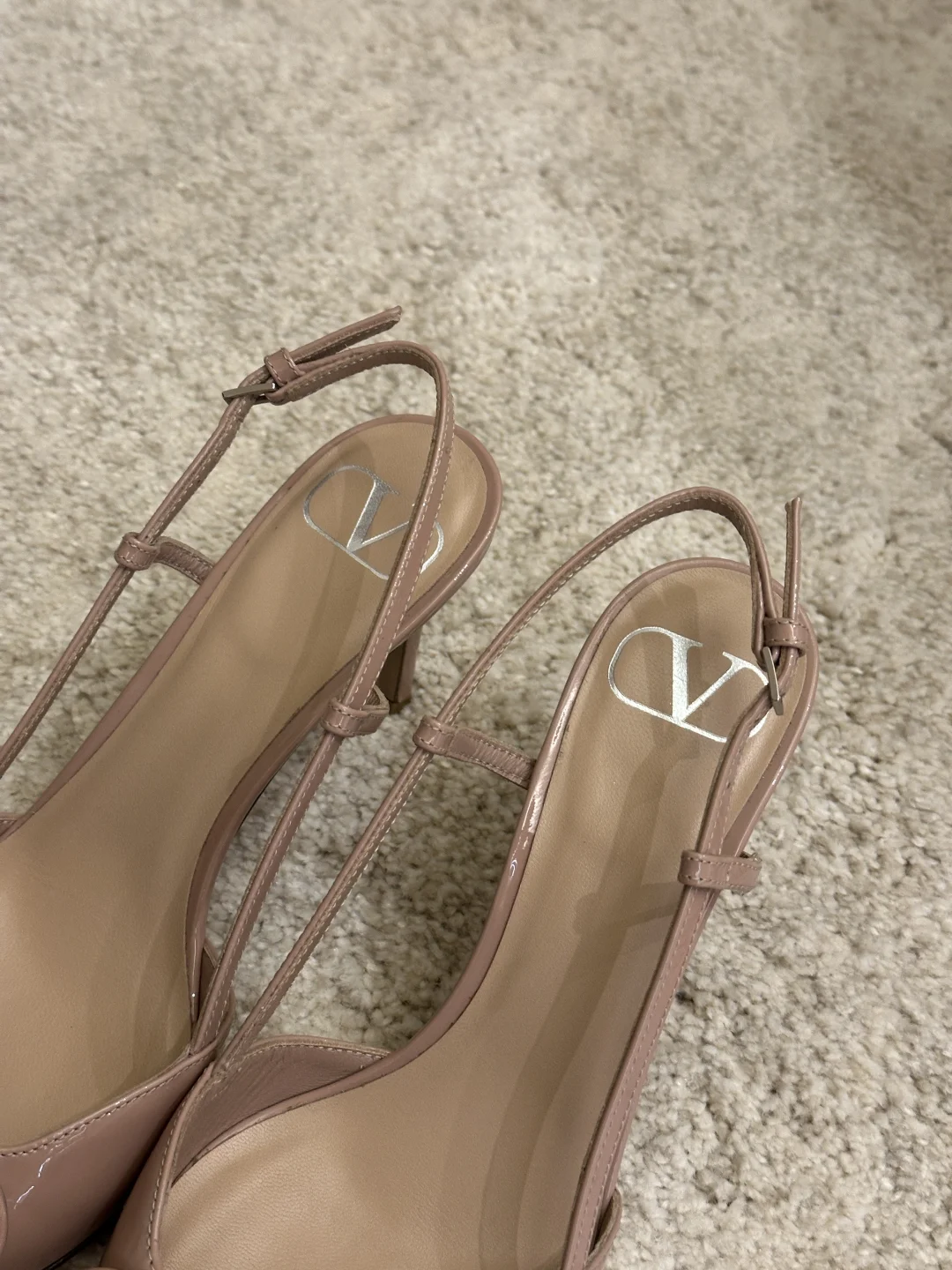 闲置华伦天奴裸色高跟鞋