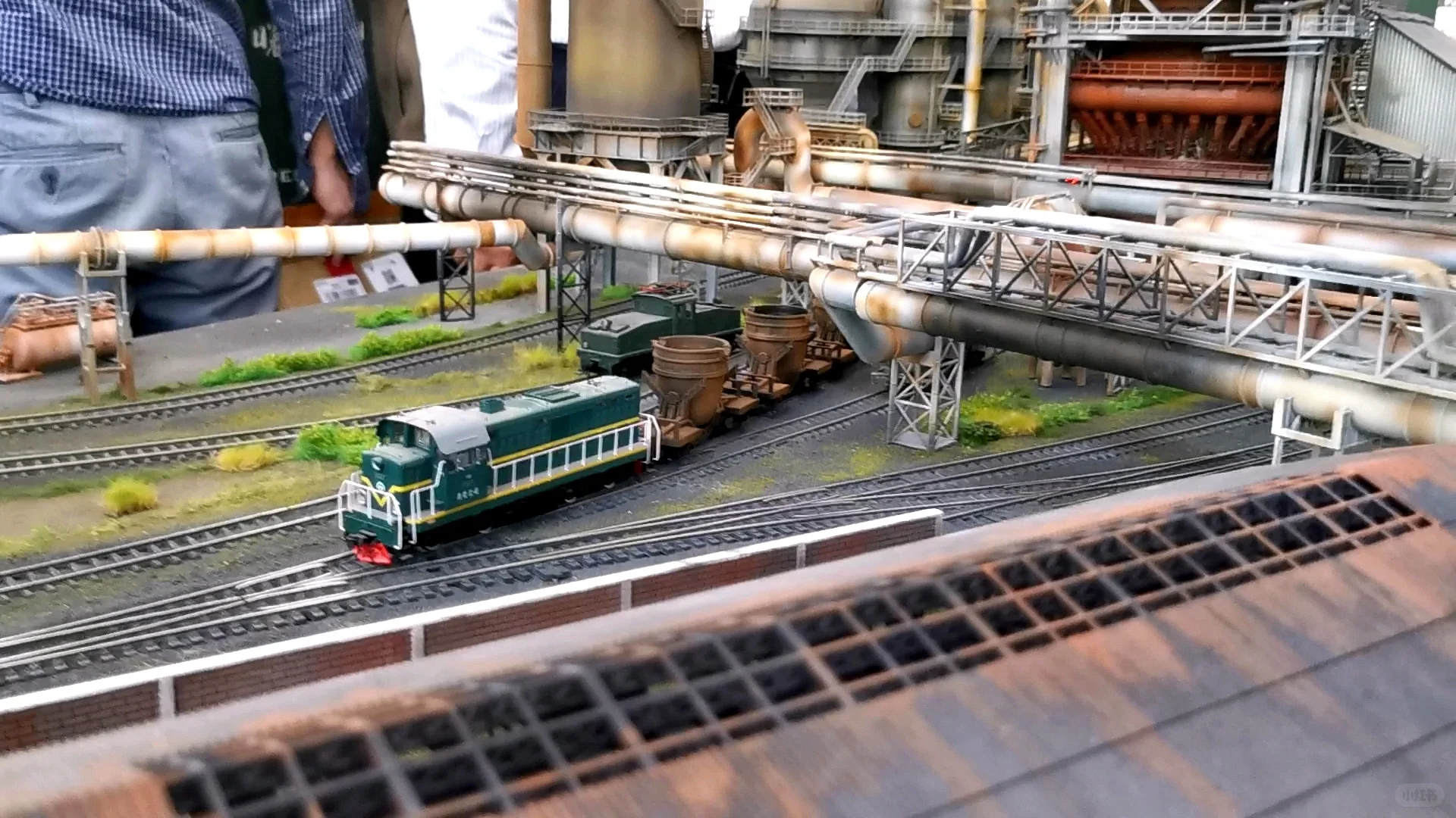 在厂区运行的特种车辆——钢包车