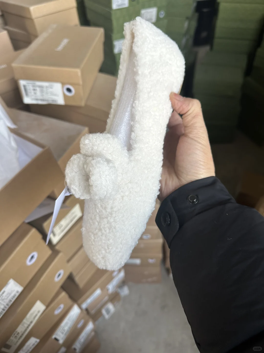 品牌鞋子2万多双