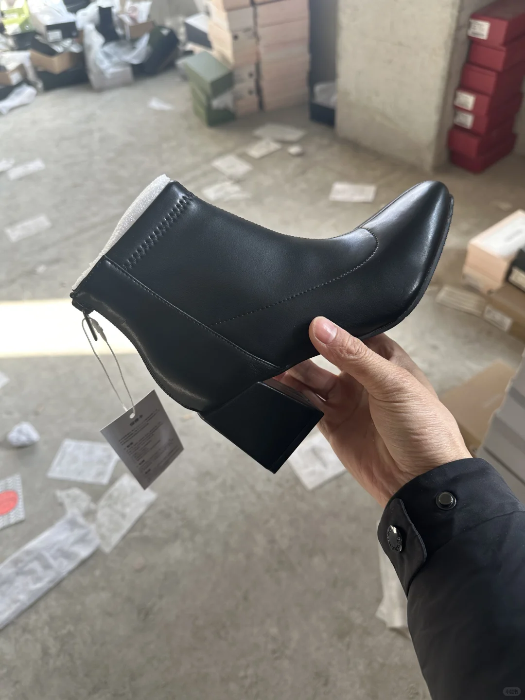 品牌鞋子2万多双