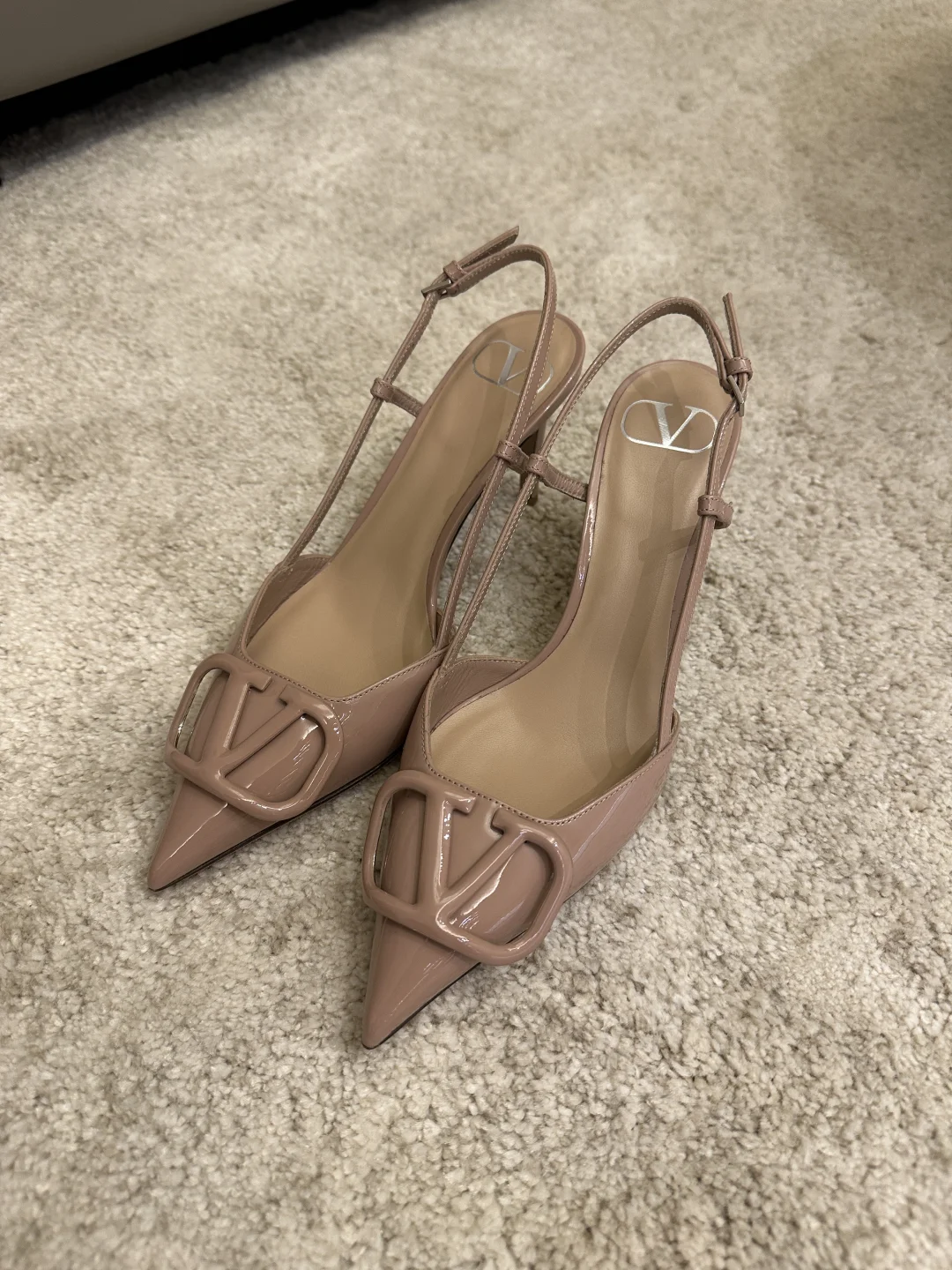 闲置华伦天奴裸色高跟鞋