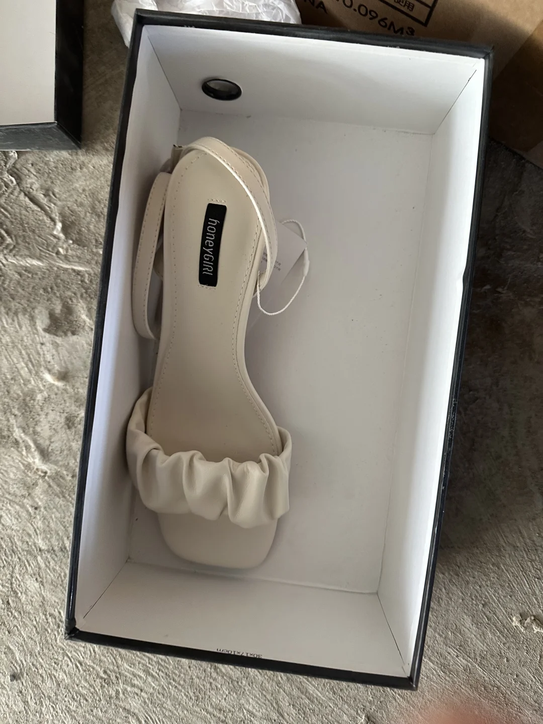 品牌鞋子2万多双