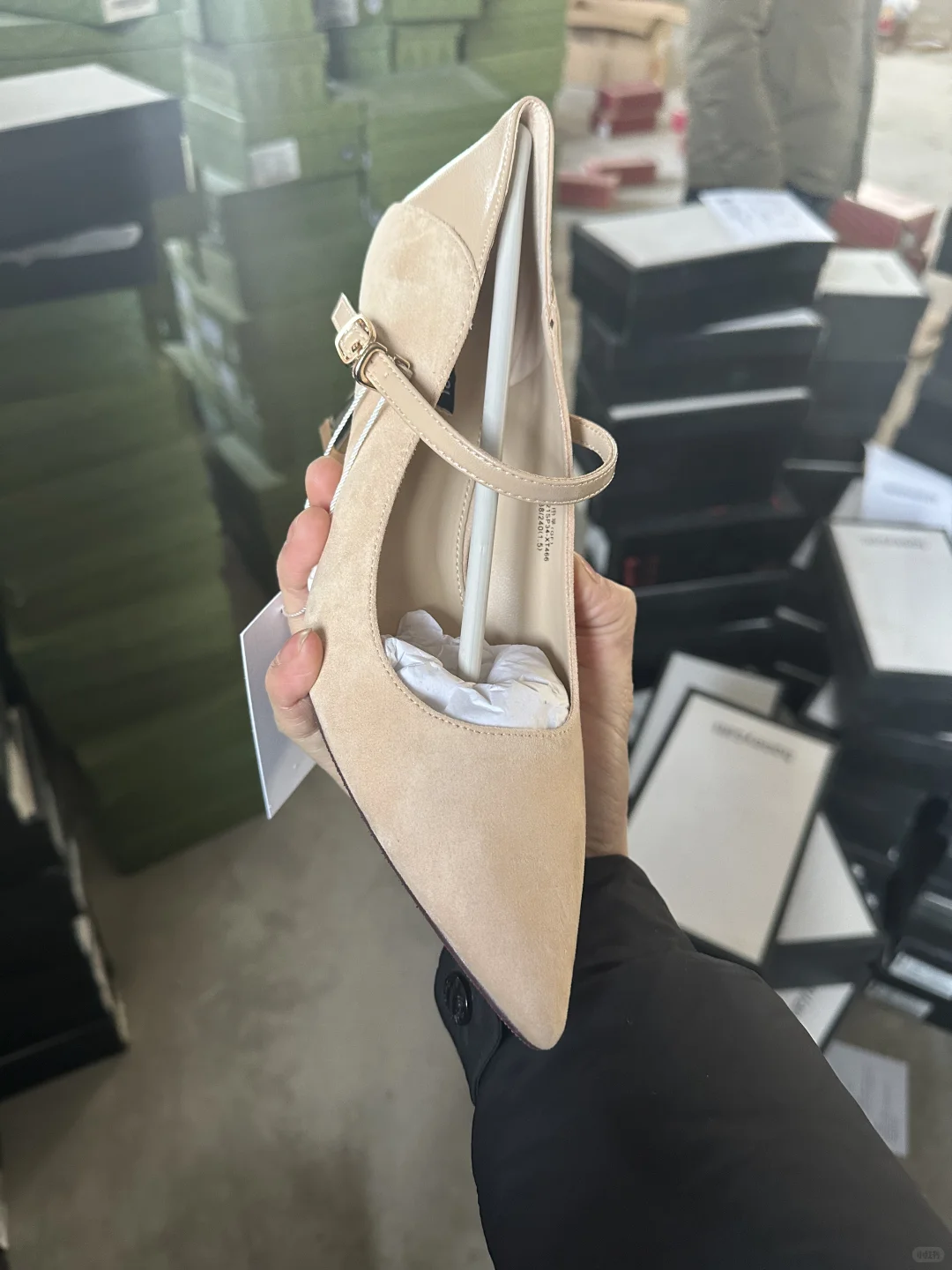 品牌鞋子2万多双