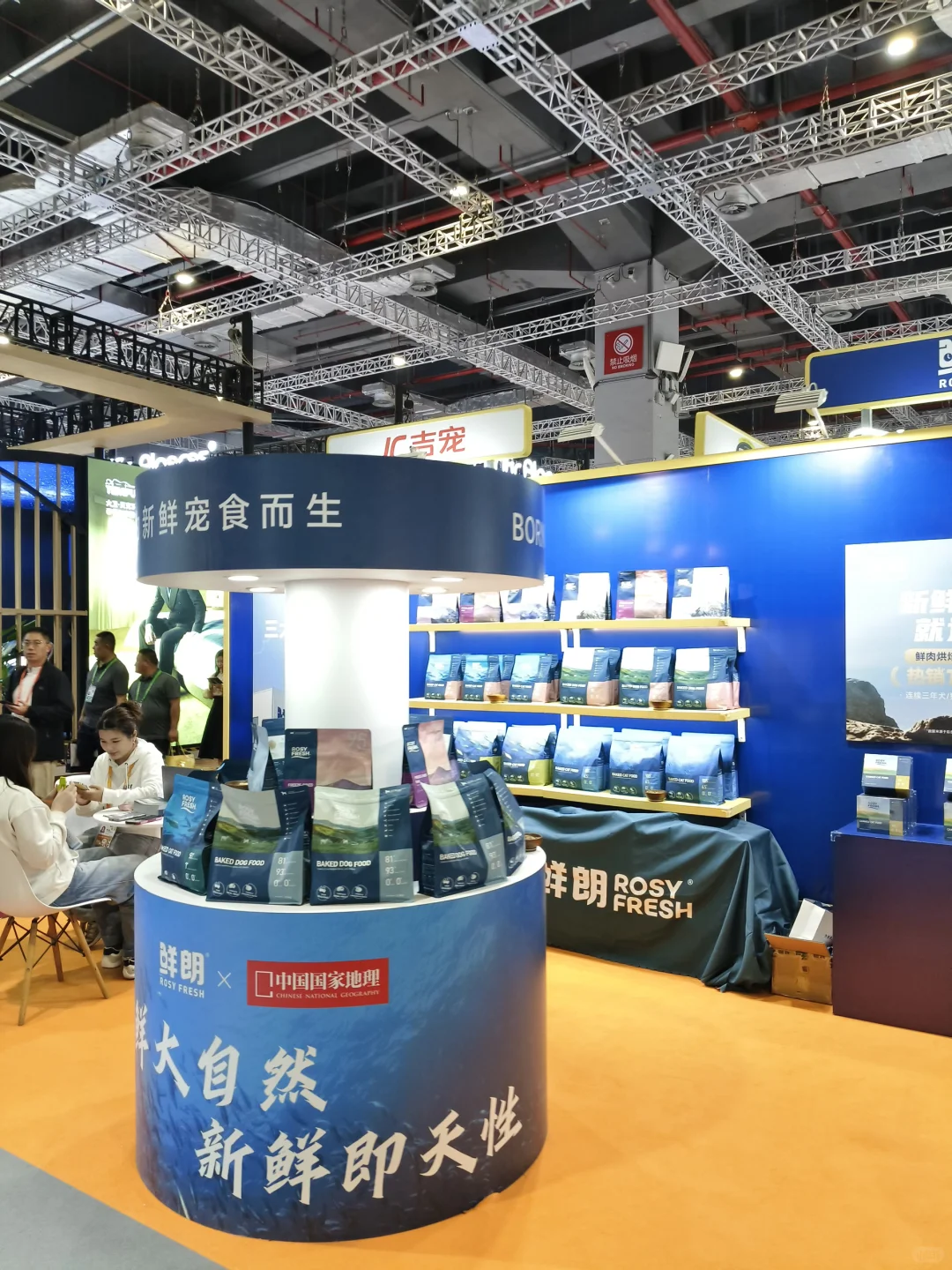 进博会挖宝?‍⬛萌爪航站楼萌到我走不动道