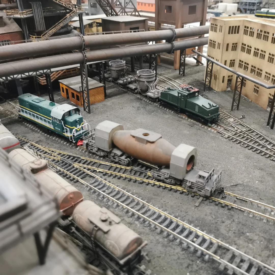 在厂区运行的特种车辆——钢包车