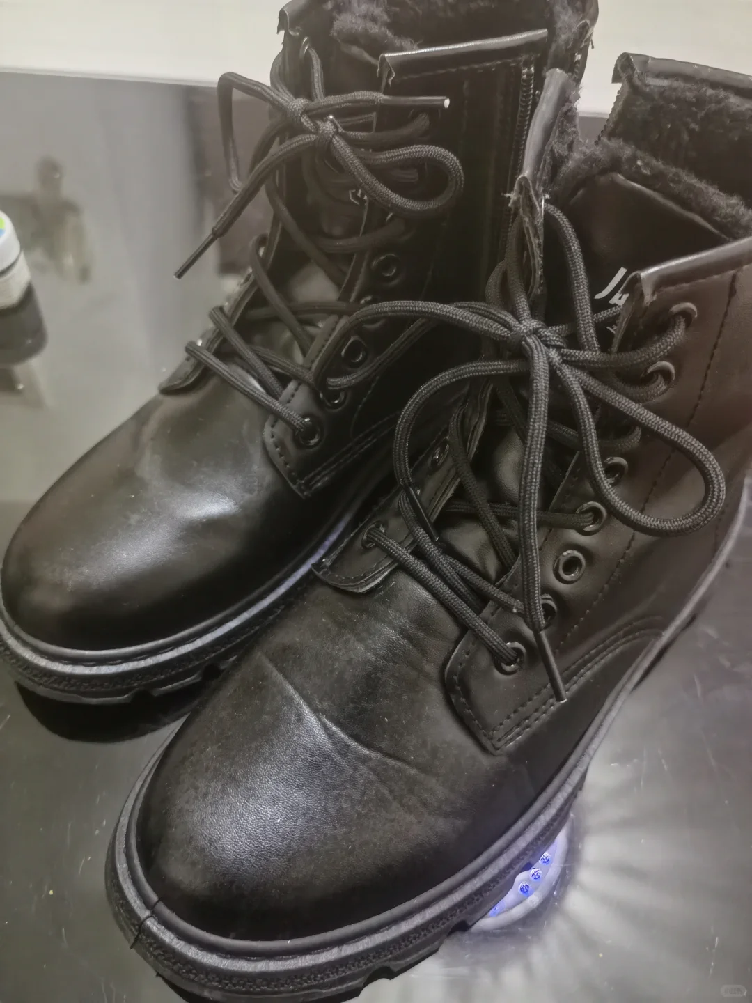 今年卖鞋的疯了？