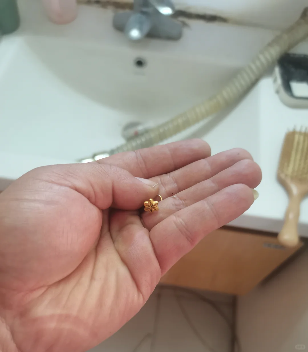 莒南县成功打捞耳钉