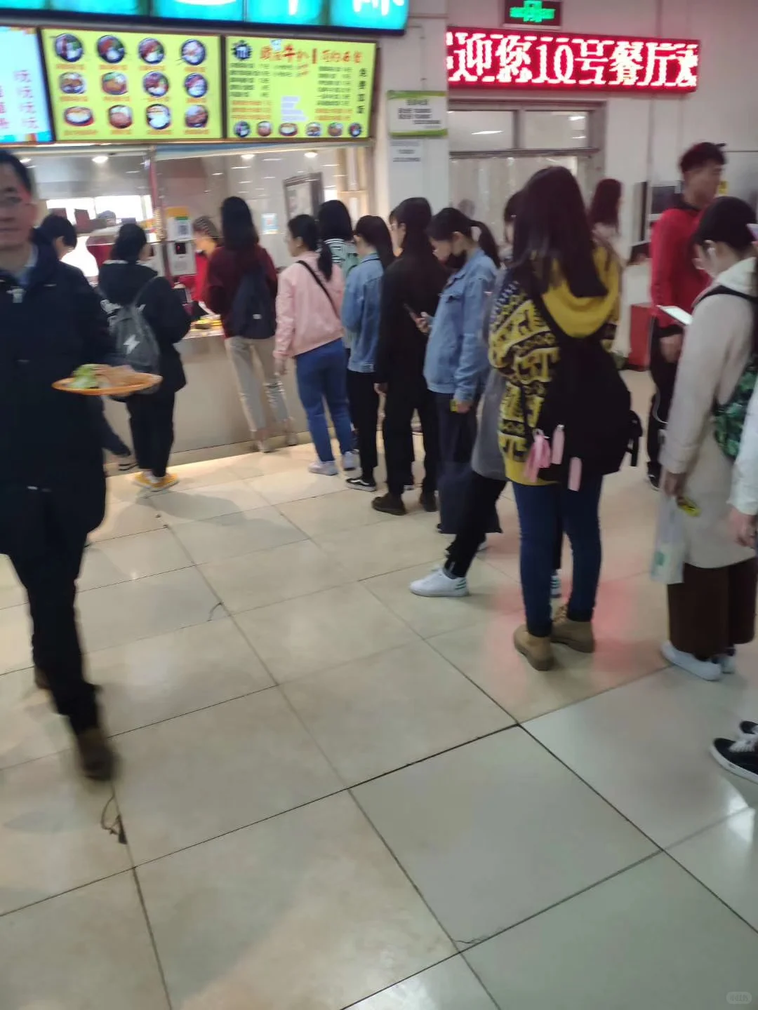 大学食堂档口生意不好？进来抄作业就行了