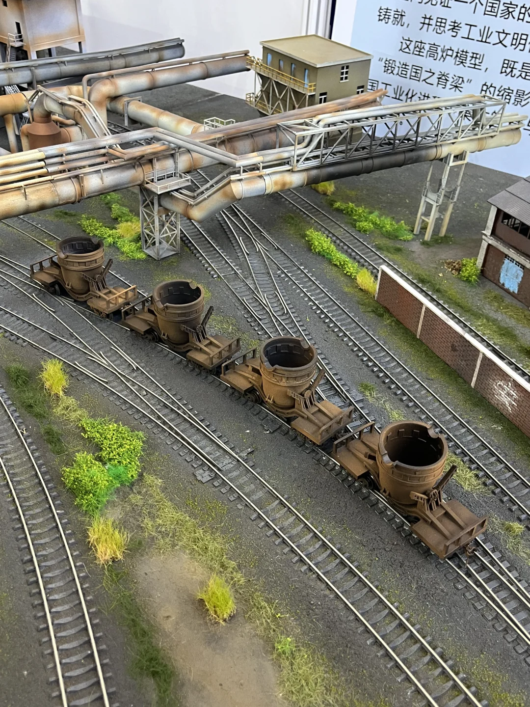 在厂区运行的特种车辆——钢包车