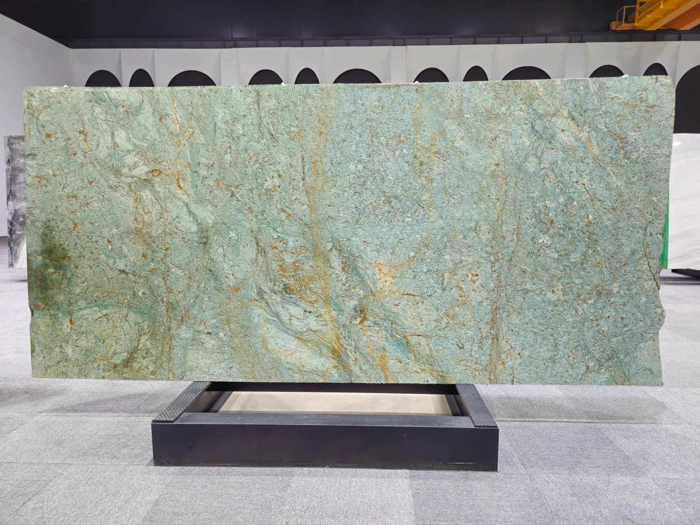 属于春意盎然的绿色｜?薄荷曼波的生机活力