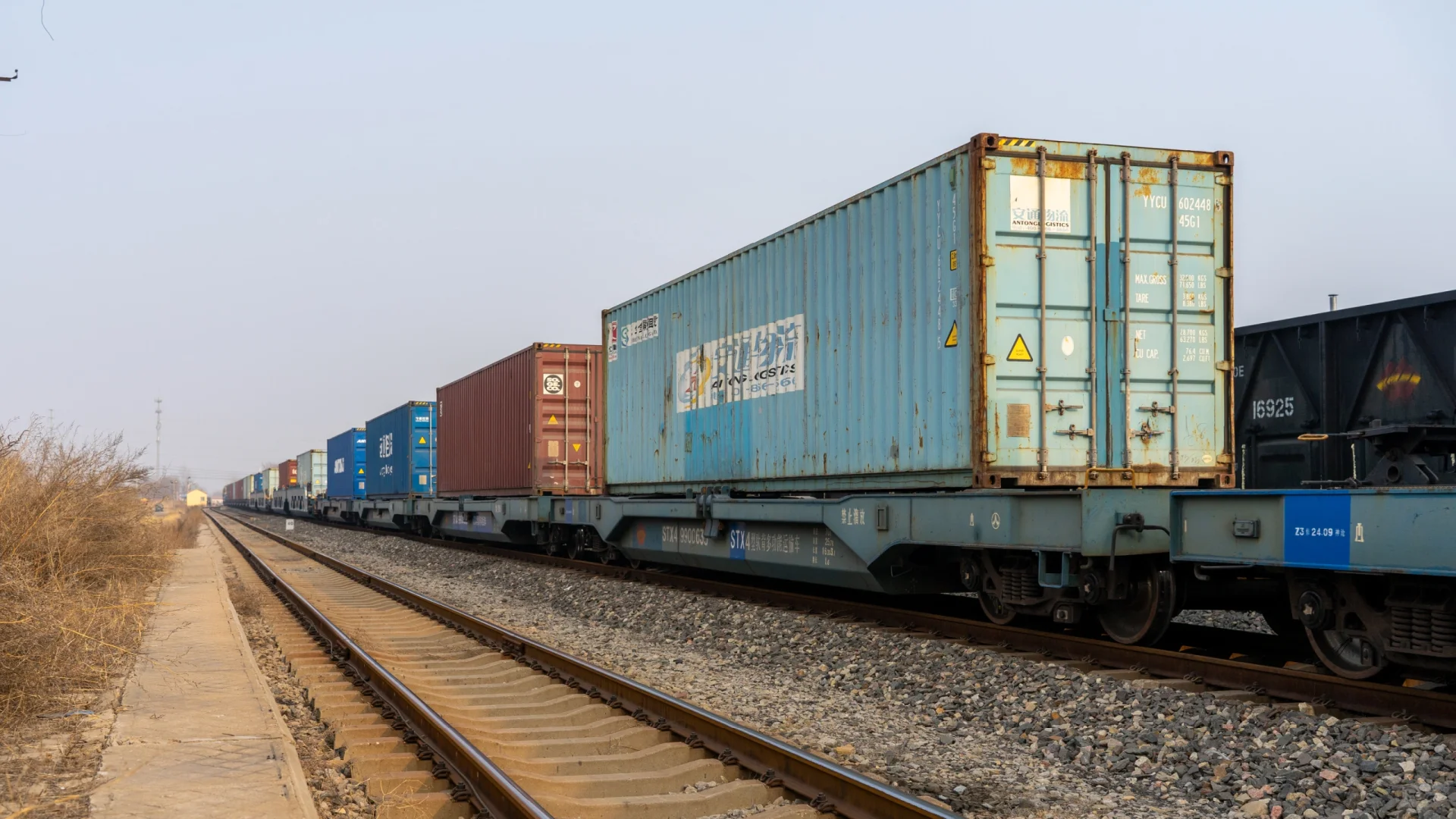 沧港铁路丨STX1/3/4驮背运输车