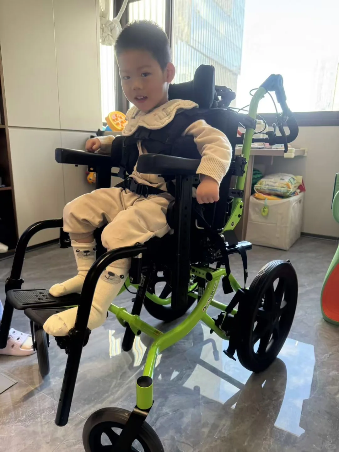 用康复设备康复训练整三个月啦！