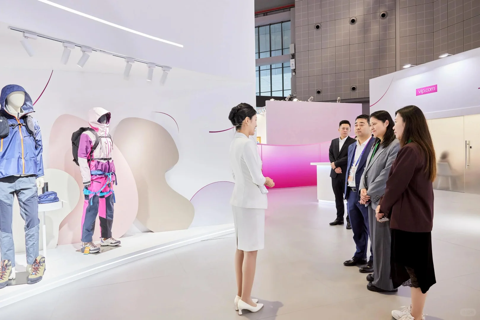 展台设计 | 2025 上海进博会唯品会