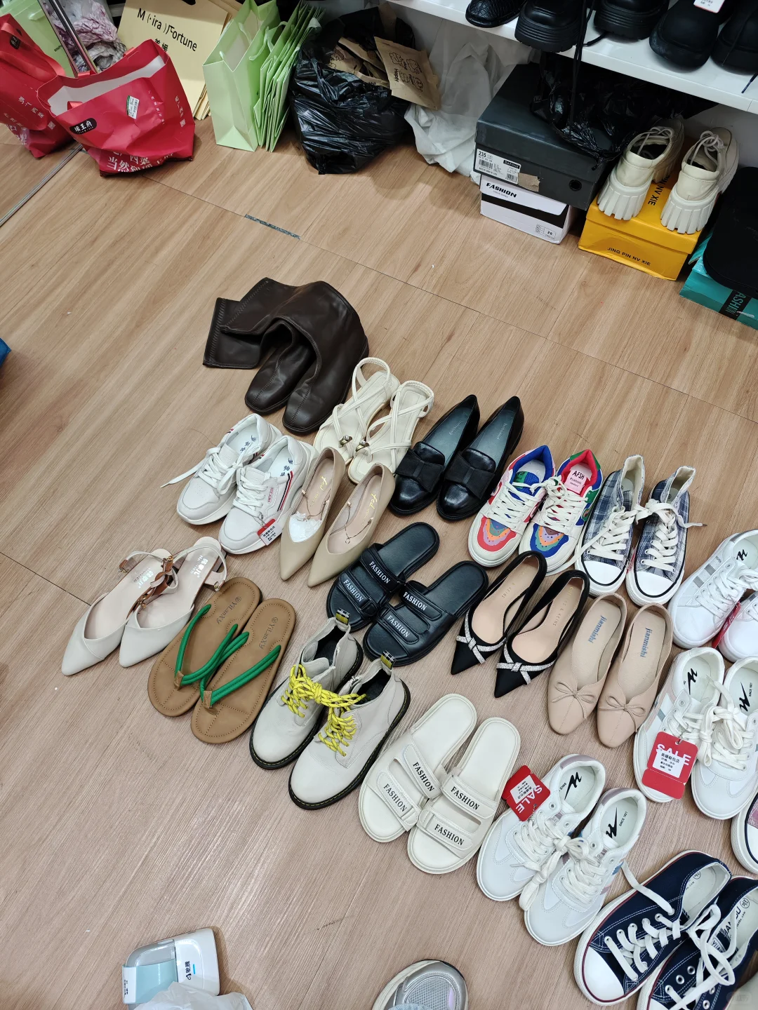 全部鞋子20元一双！！！