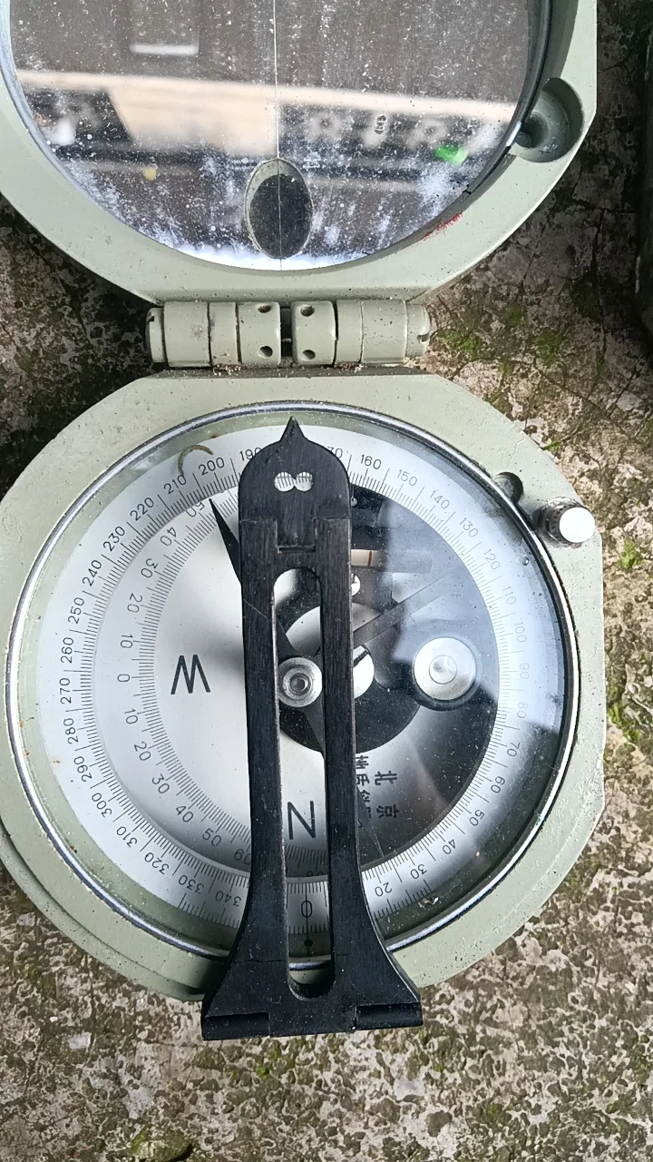 七八十年代地质罗盘