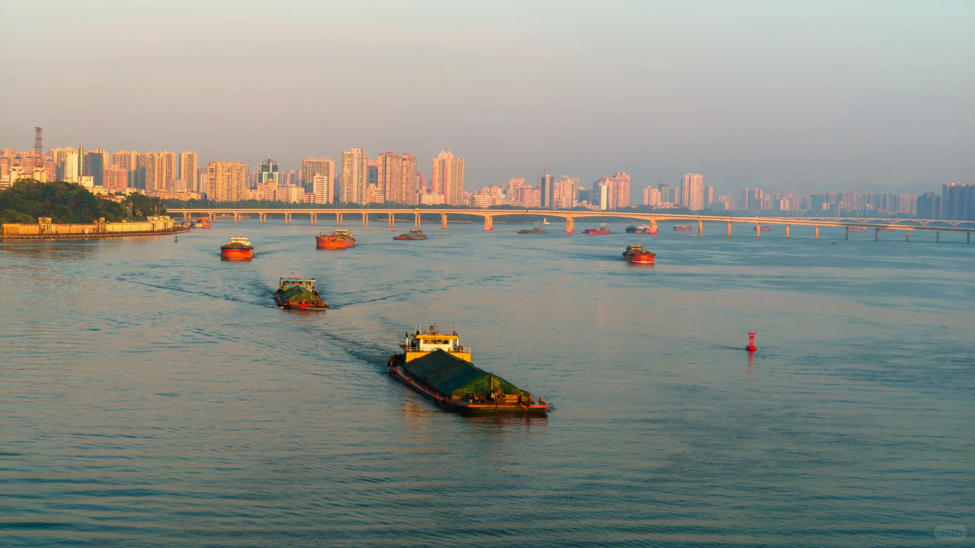 繁忙的北江航运