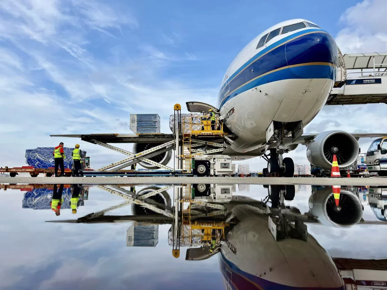 南航上海至墨西哥货机航线首运温控医药货物