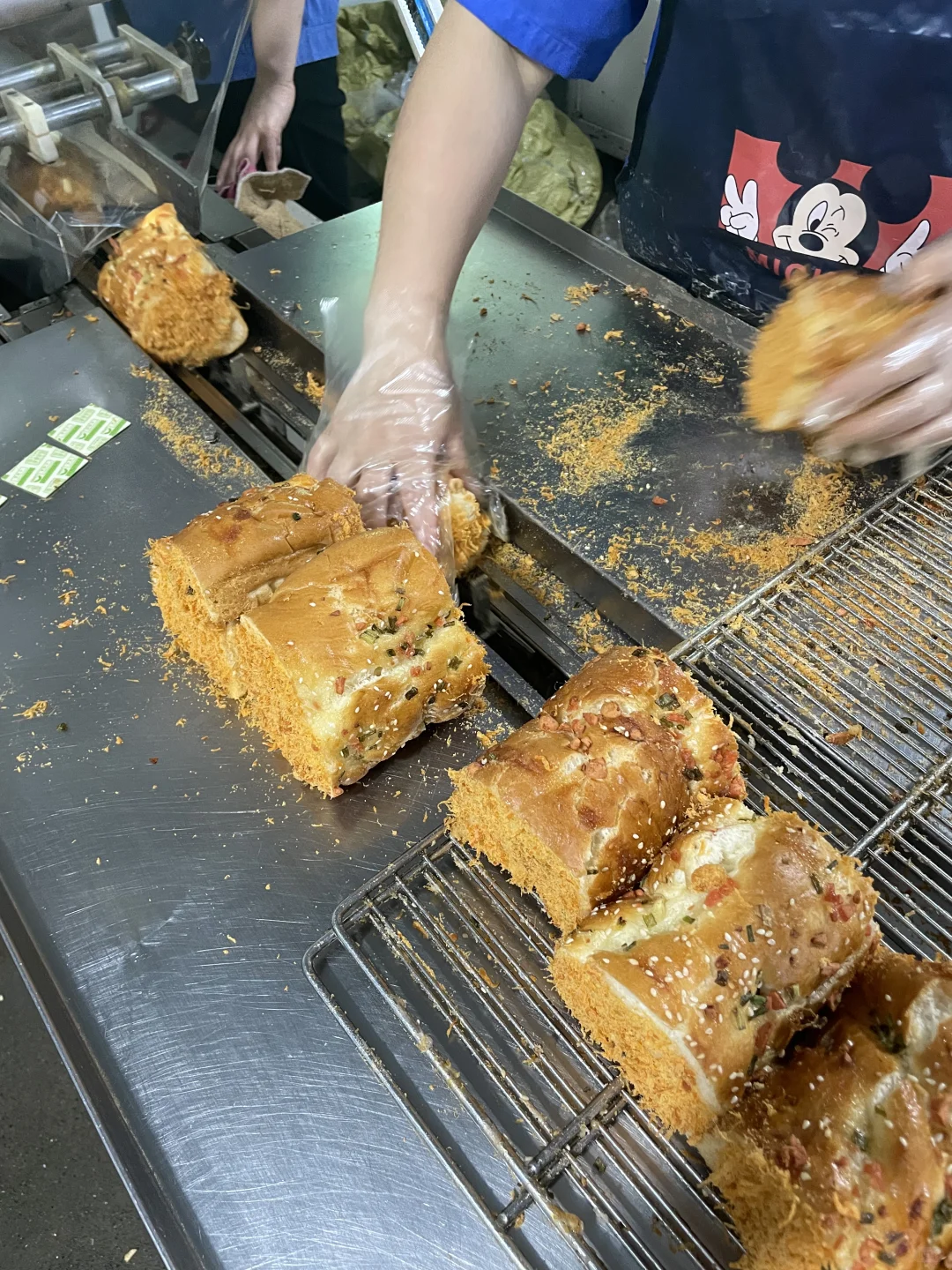 我怀疑你们是来工厂进货了