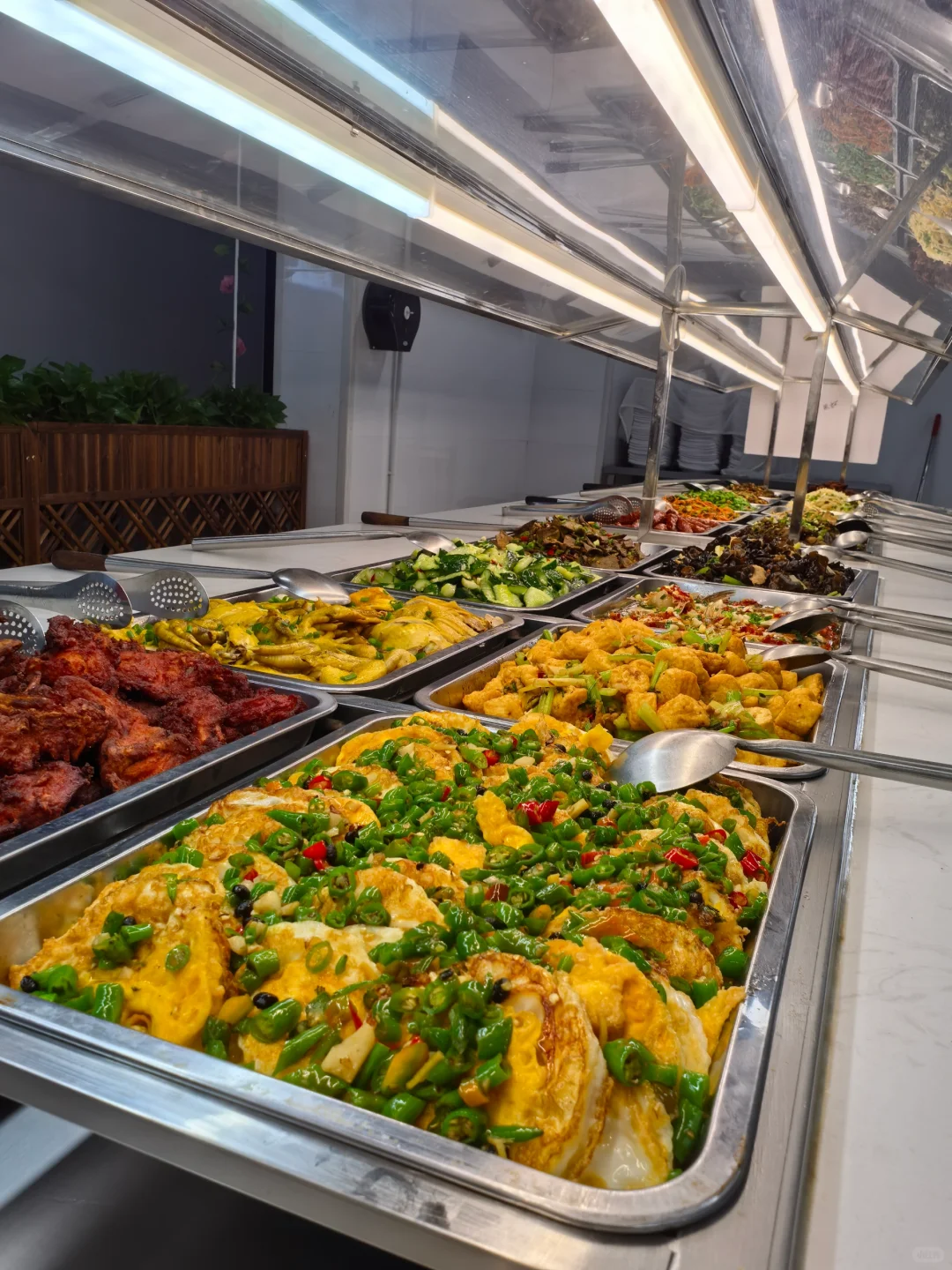 快来工厂饭堂干饭！！！