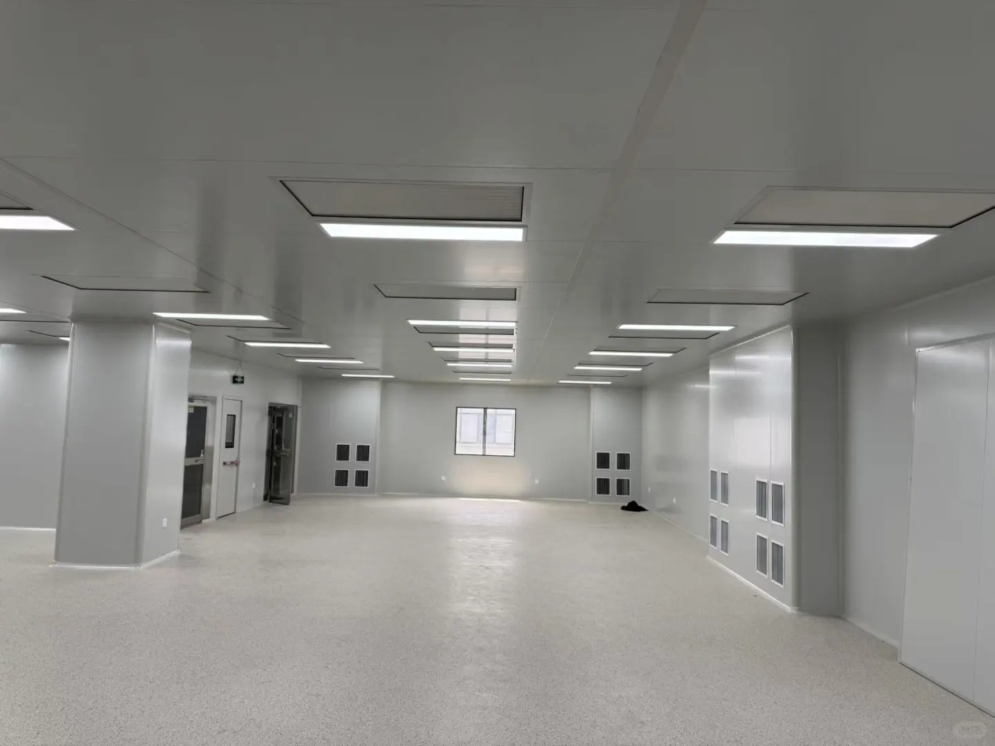 食品厂打造无尘车间！