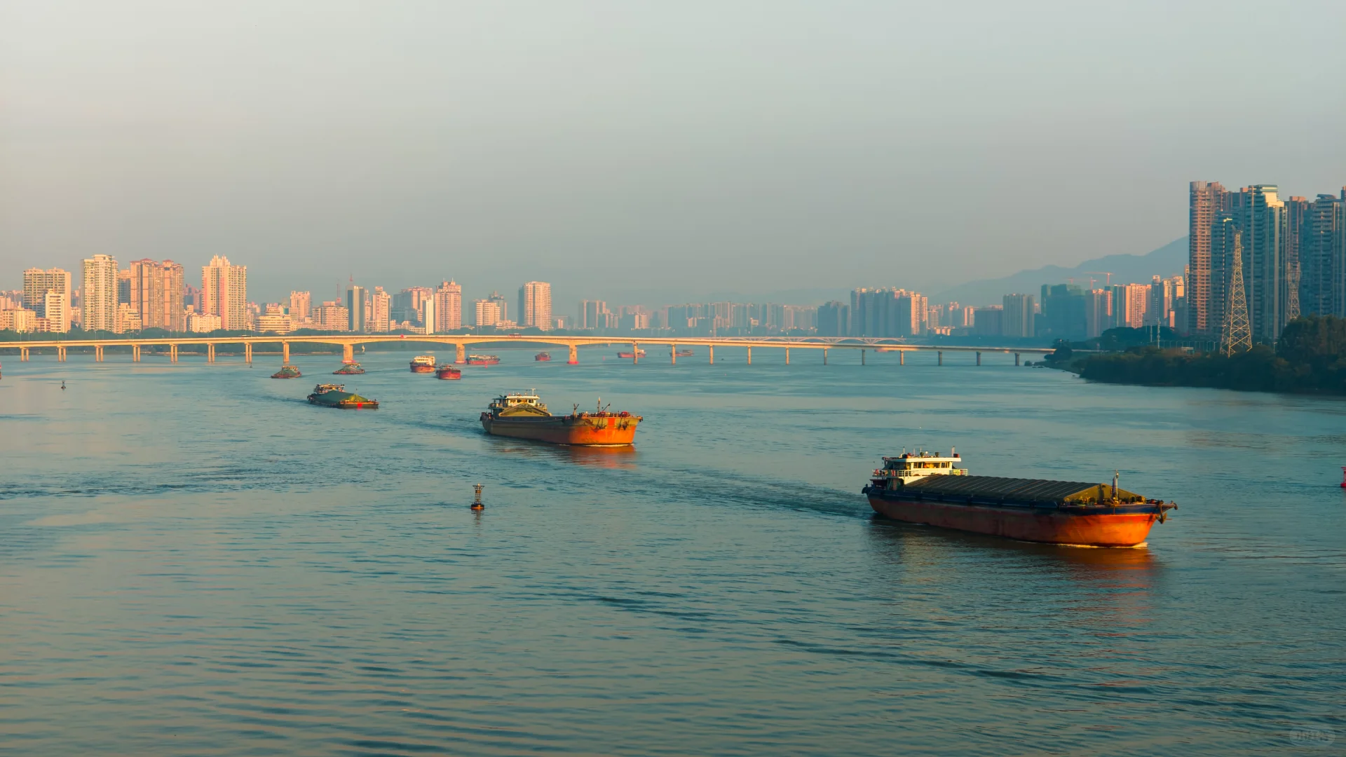 繁忙的北江航运