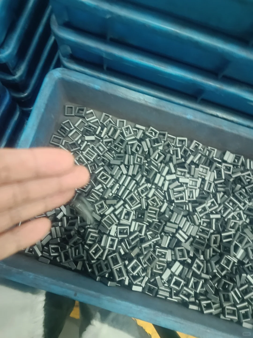 家住工厂里散步到车间