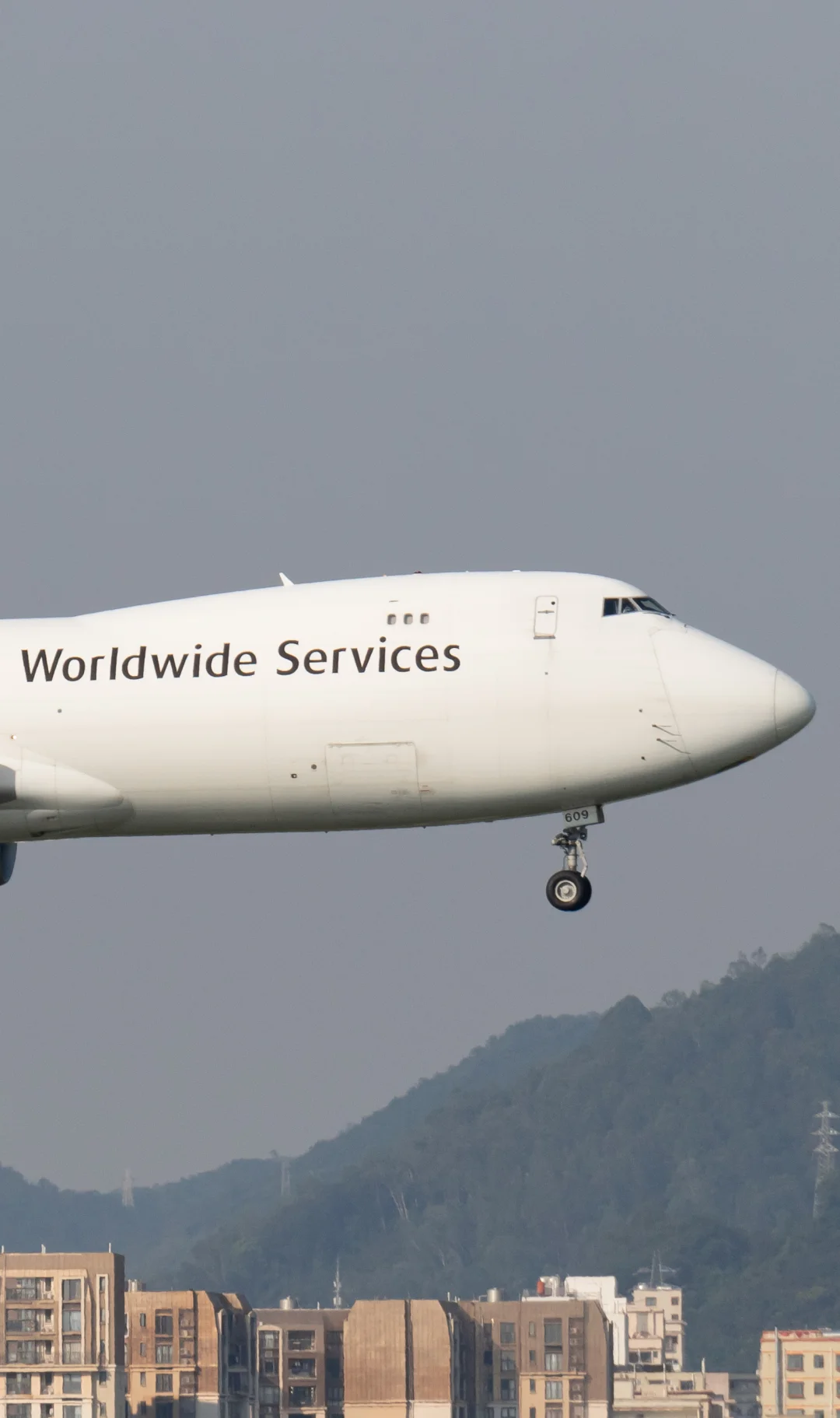 美国??UPS B747-8F货机降落深圳