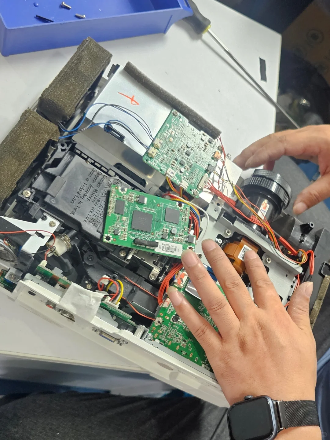 手痒想修投影仪主板?达咩!?♀️