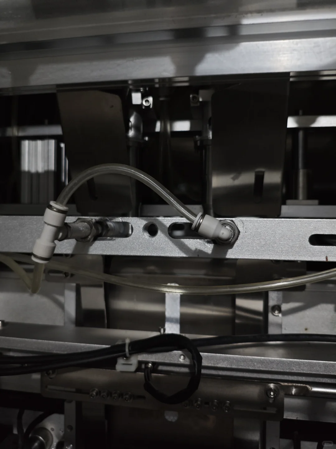 伟东8改6双枪面膜灌装机