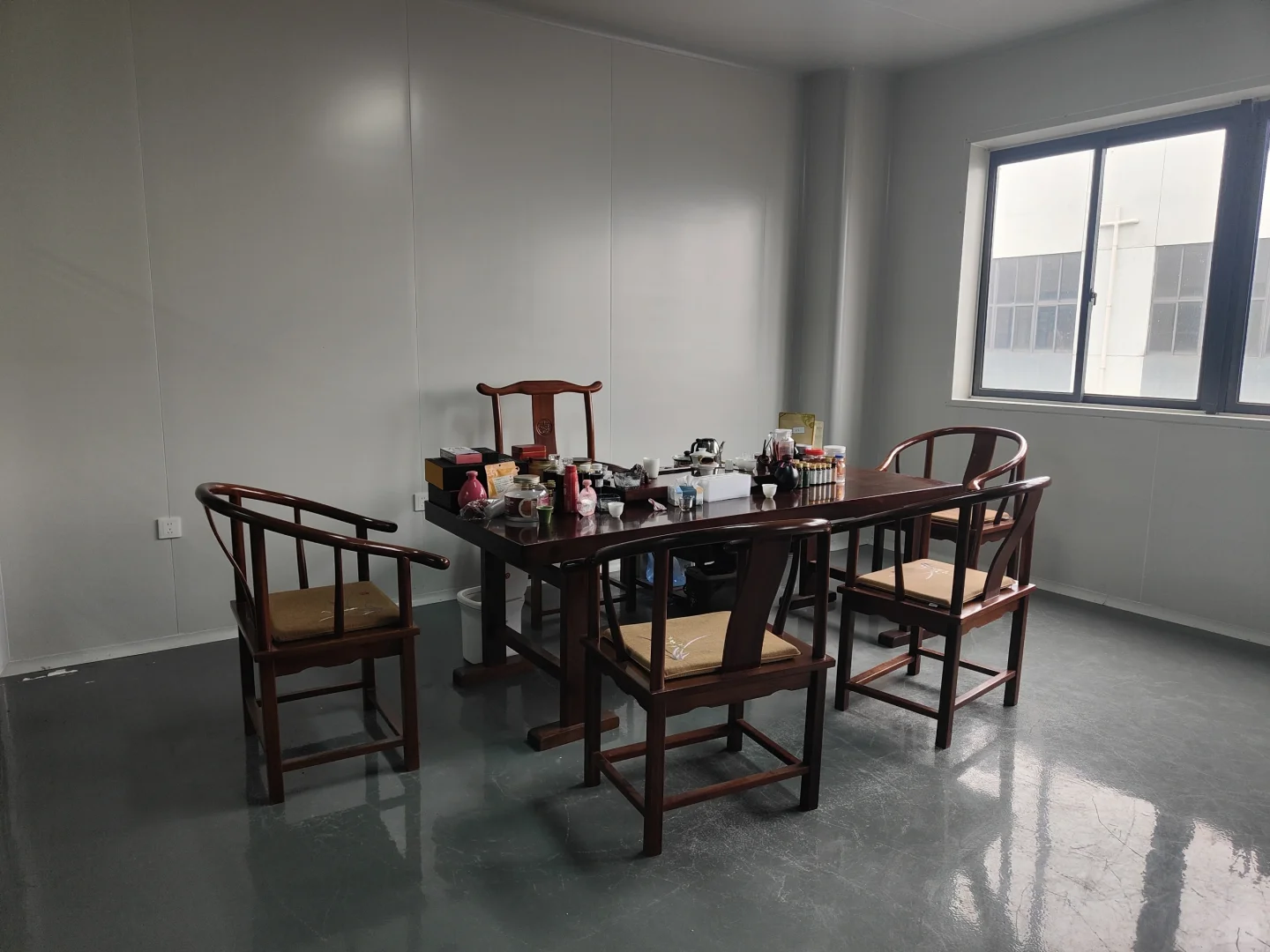 食品加工厂，使用1年，1350平，直接办证