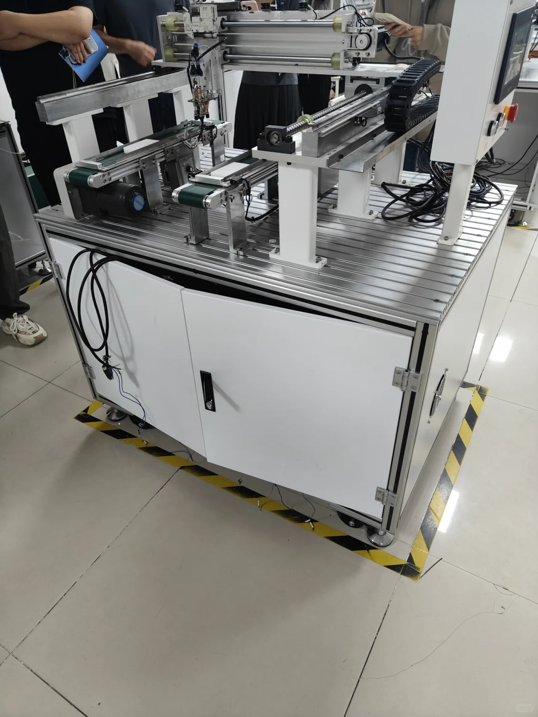 工厂里的“智能小帮手”?