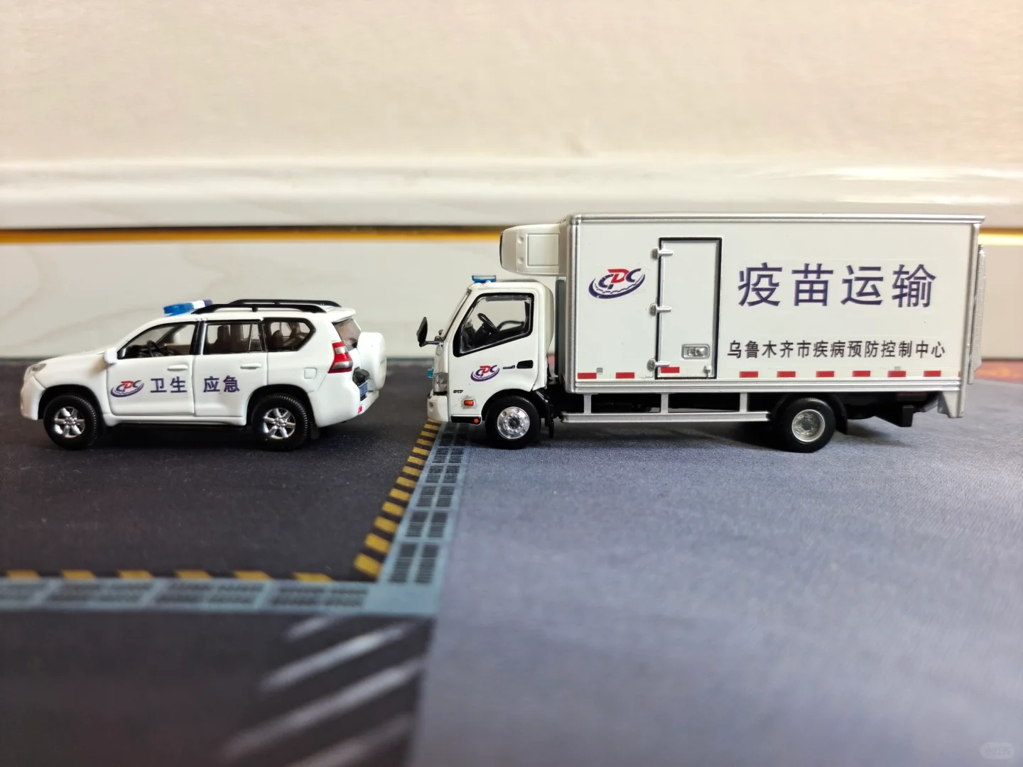 1 64疾控中心疫苗运输汽车模型展示