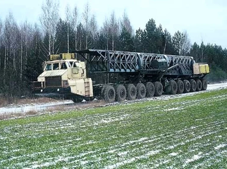 公路列车——МАЗ-7907特种运输车