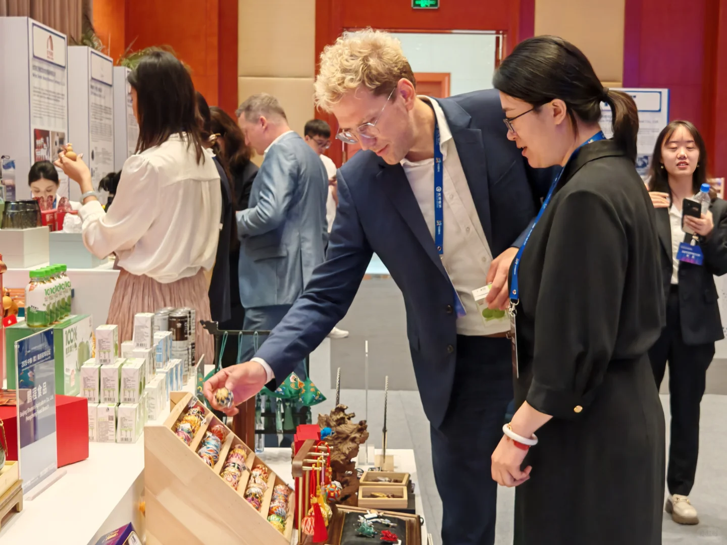 【绣启未来·文化共融】