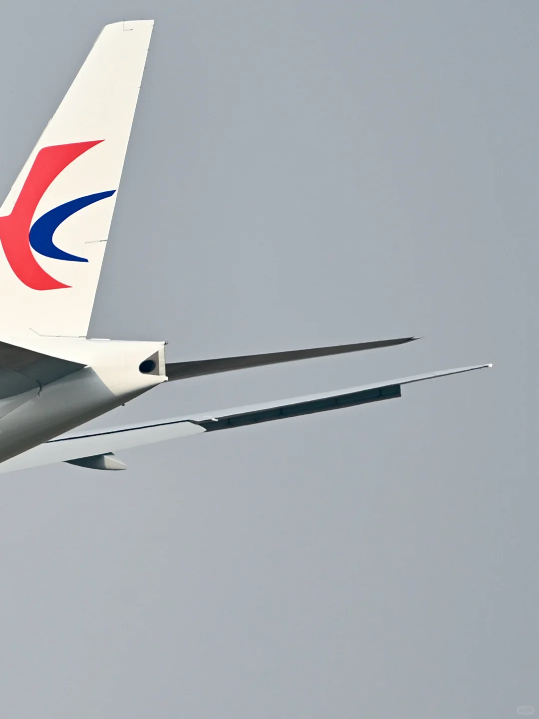 中货航最新接收一架77L落地PVG