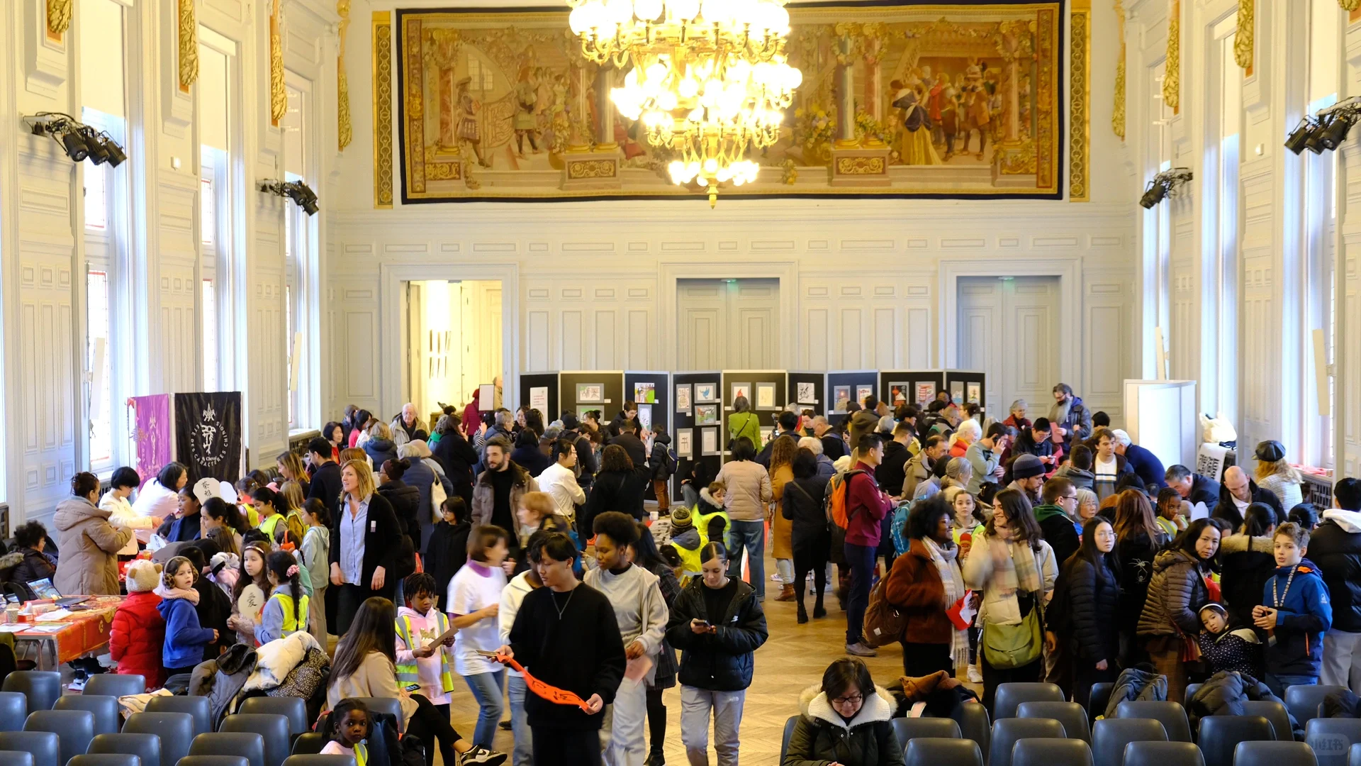 ? 当汉字在巴黎舞动，东西方文明共鸣 ?✨