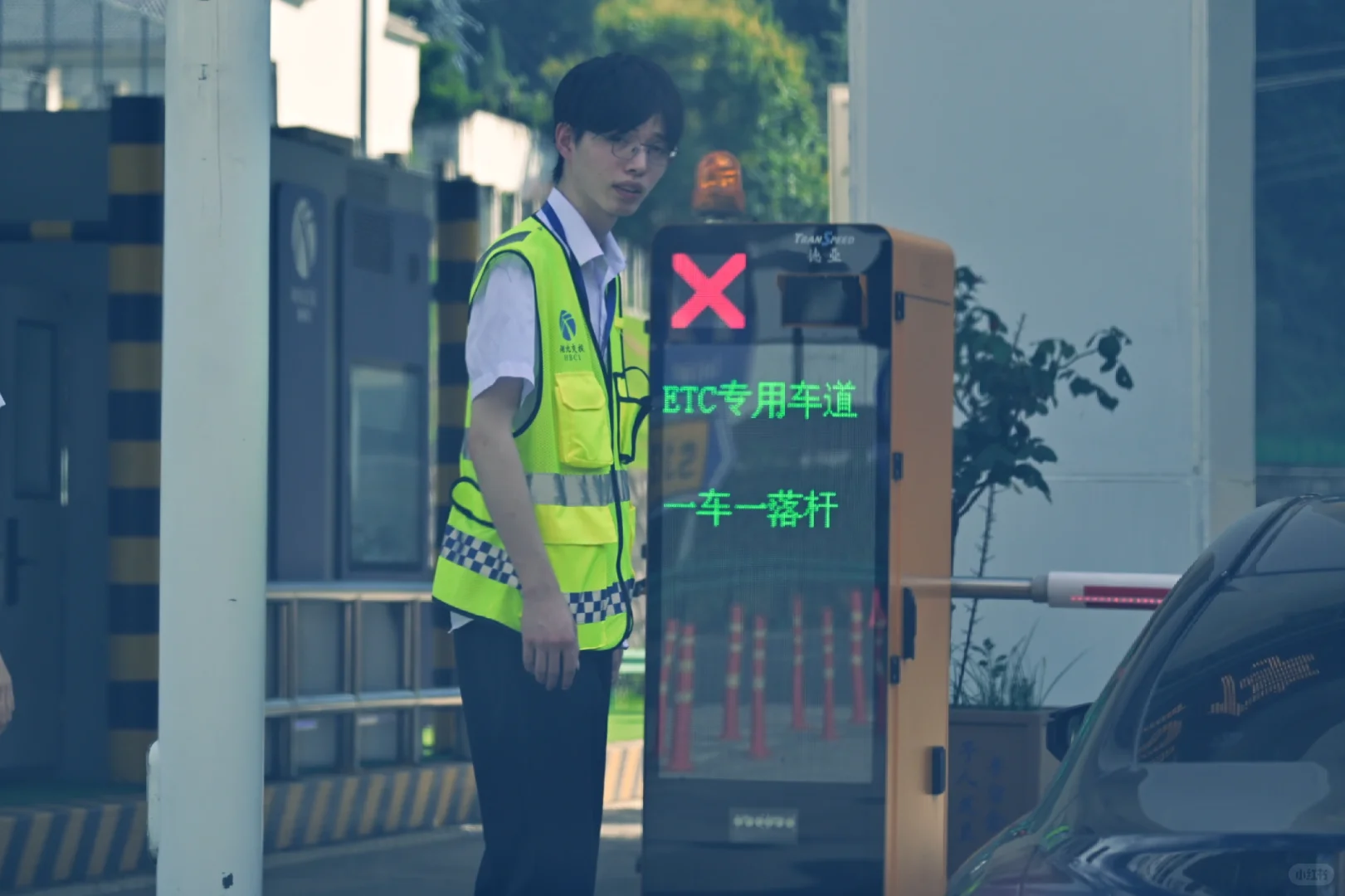 致敬!高速路上辛勤的物流车……