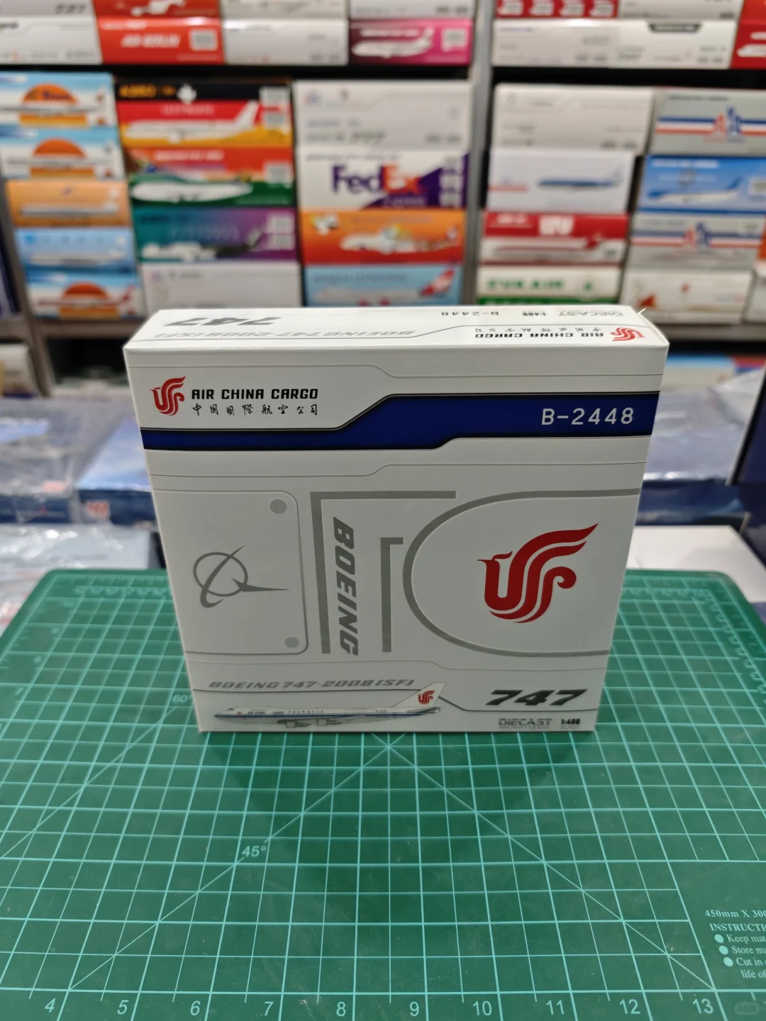 JC1/400新品B-2448国航747-200货机到货′