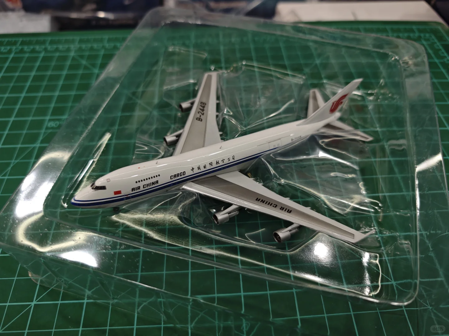 JC1/400新品B-2448国航747-200货机到货′