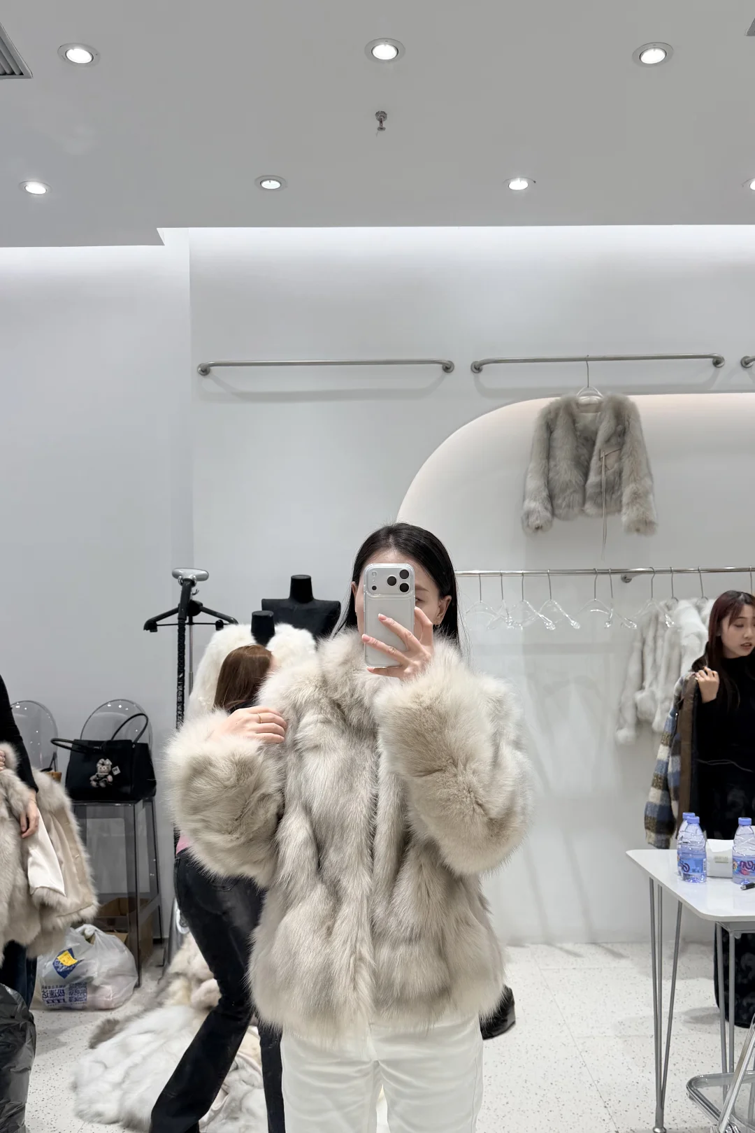 海宁皮革城攻略小个子也能买到心仪的皮草?