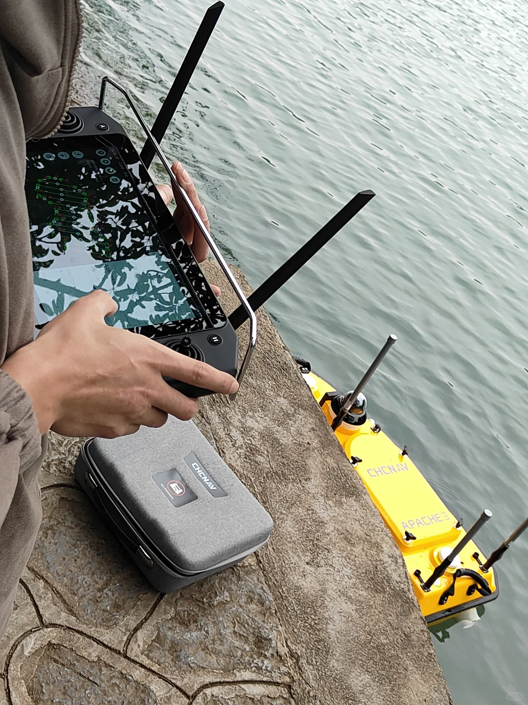 无人船载水质监测系统