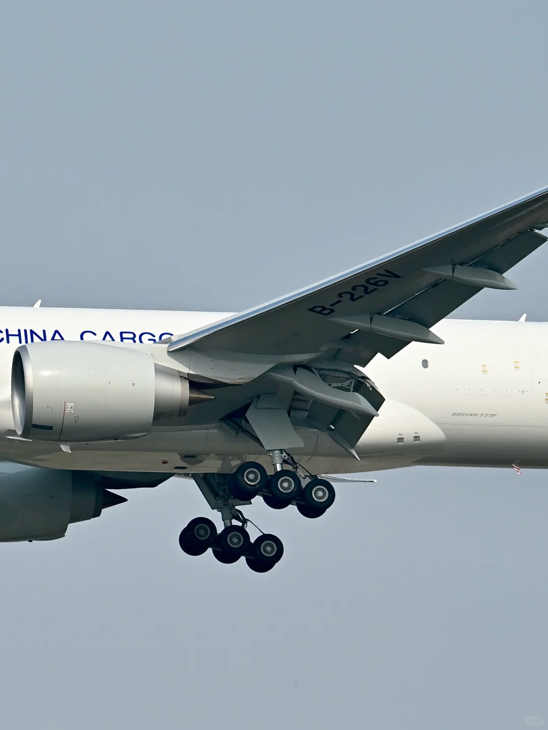 中货航最新接收一架77L落地PVG