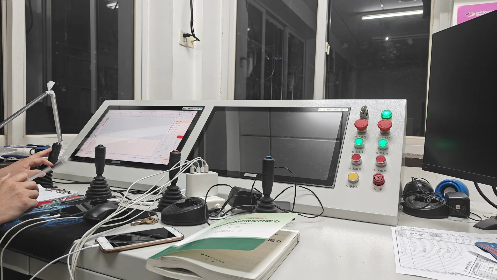 舞台机械控制台（部分），你还见过哪些控制