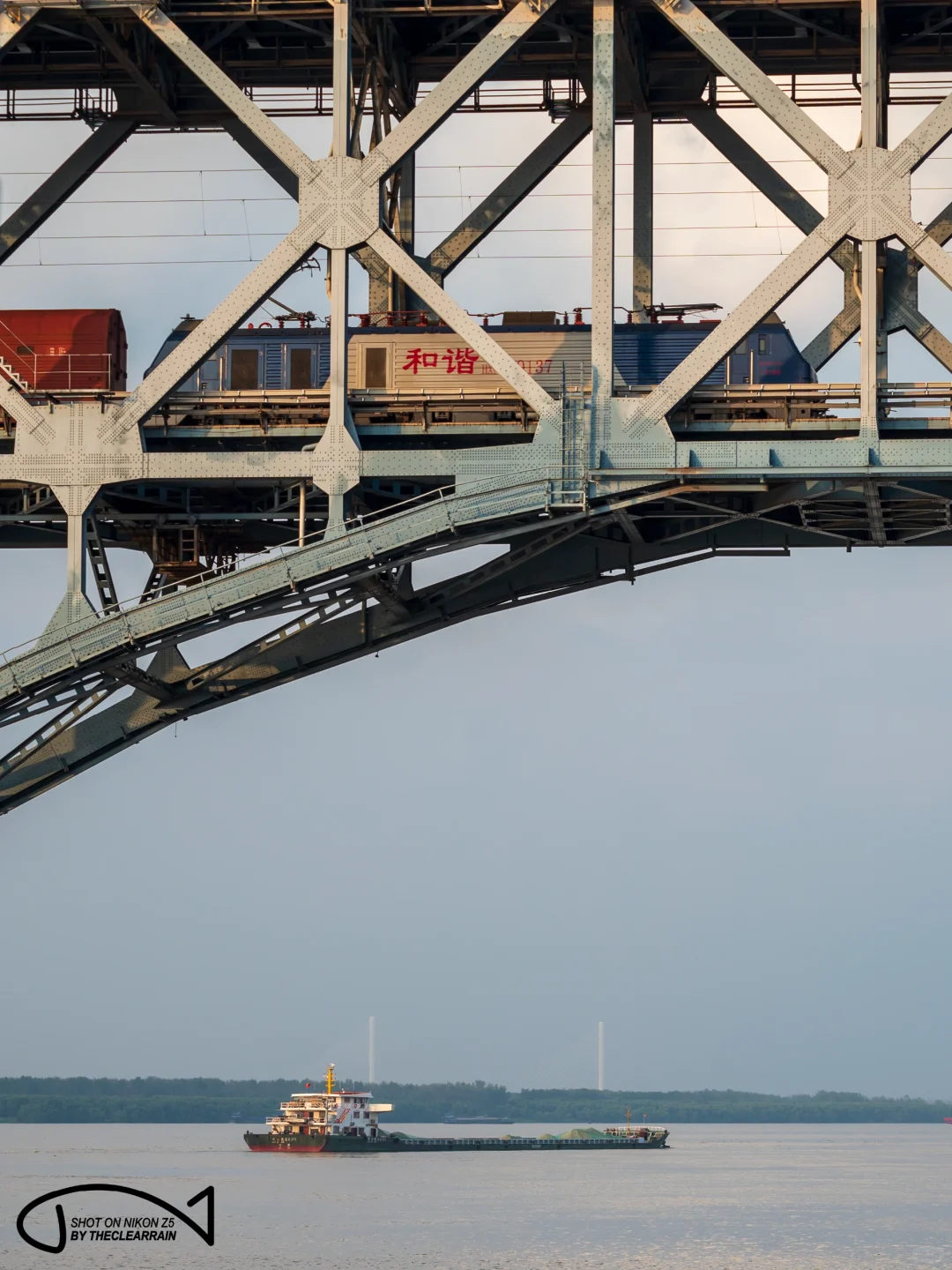 黄金水道遇上干线铁路
