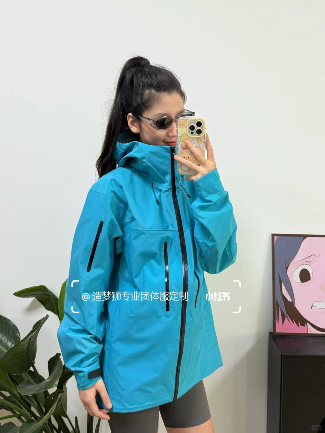 公司采购选这件！冲锋衣工作服穿搭推荐女