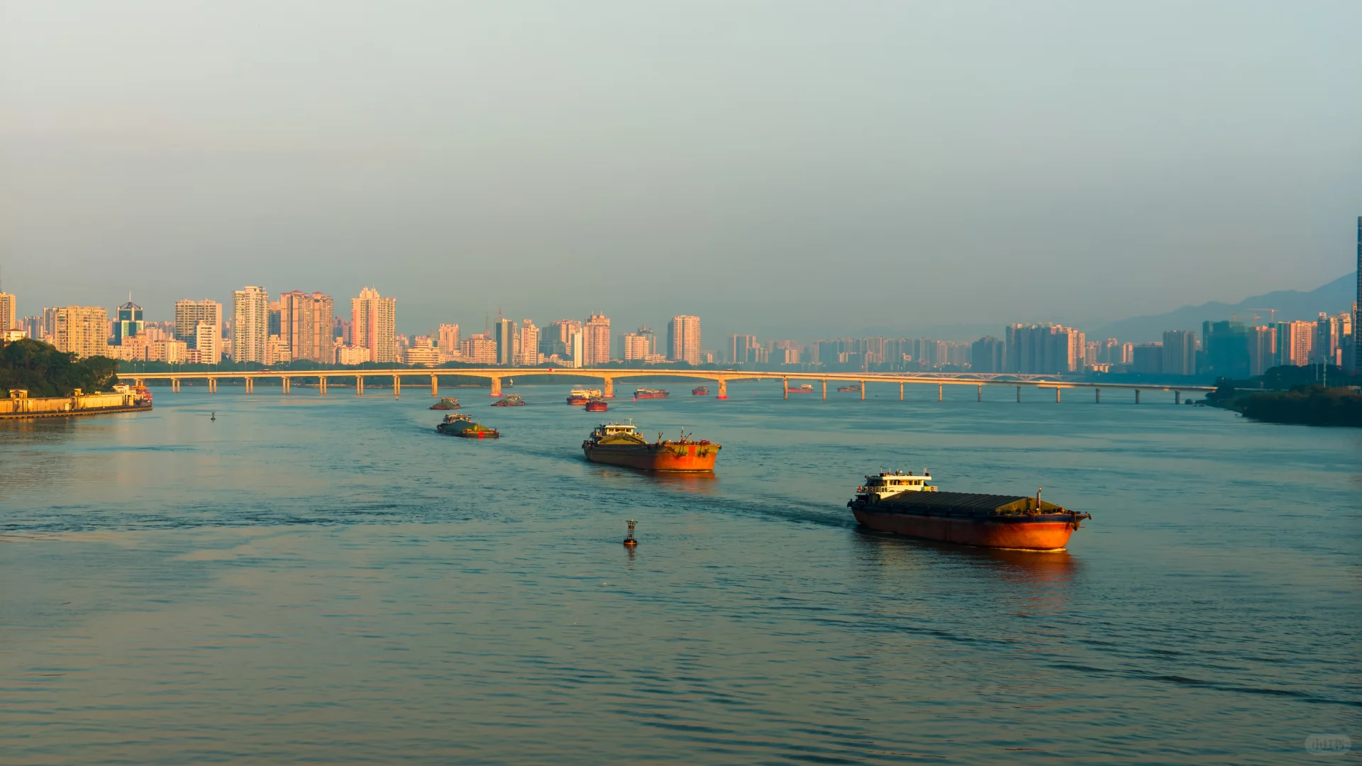 繁忙的北江航运